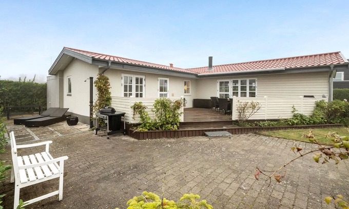 Nyborg House | Nice home in Nyborg with kitchen