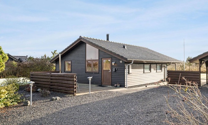 Skaven Strand House | Nice home in Tarm with WiFi
