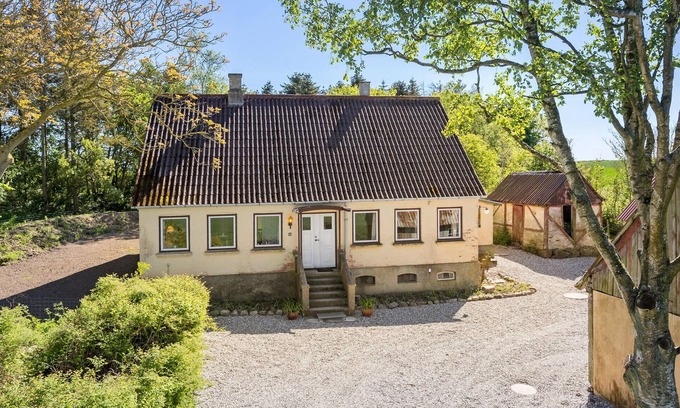 Emmerbølle House | Nice home in Tranekær with kitchen