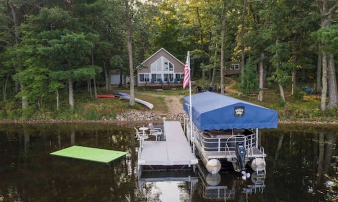 Birchwood Cabin | Nice Lake Escape Hot Tub Pontoon ATV Snowmobile Trails Lakefront & More!