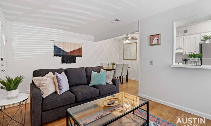 Westfield Apartment | Nice ‘n’ Quiet Downtown Apt | Pool + Free Parking