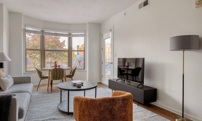 Cardozo Apartment | Nice U Street 1BR w/Concierge & W/D, nr Nightlife, by Blueground
