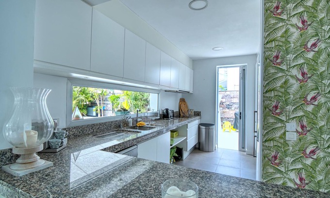 Costa Adeje Villa | Nice Villa 4 Bedrooms with Private Terrace, Wi-Fi and Air Conditioning