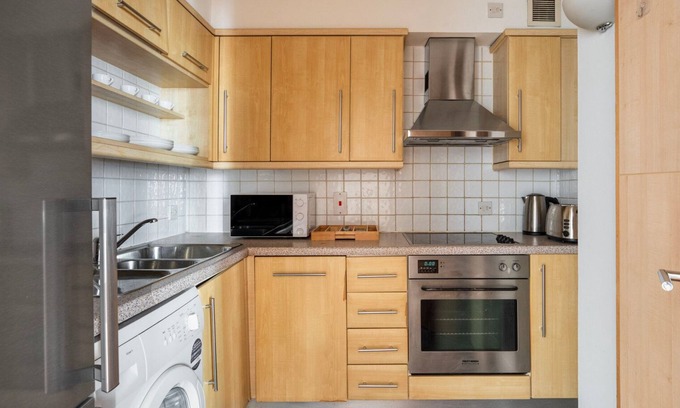 Bishop's Apartment | Nice Waterloo 2BR w/ Open Plan, nr Museums & London Eye, by Blueground