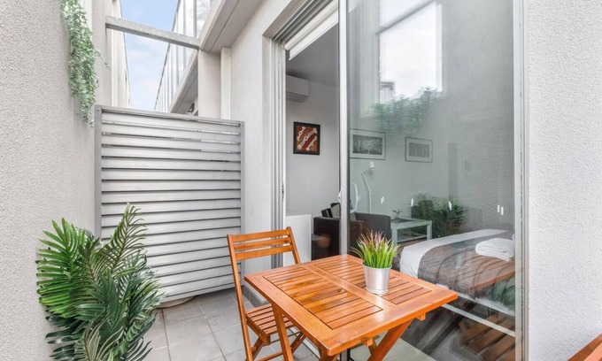 Fitzroy Apartment | Nicholsons Nest Balcony Studio in Vibrant Fitzroy