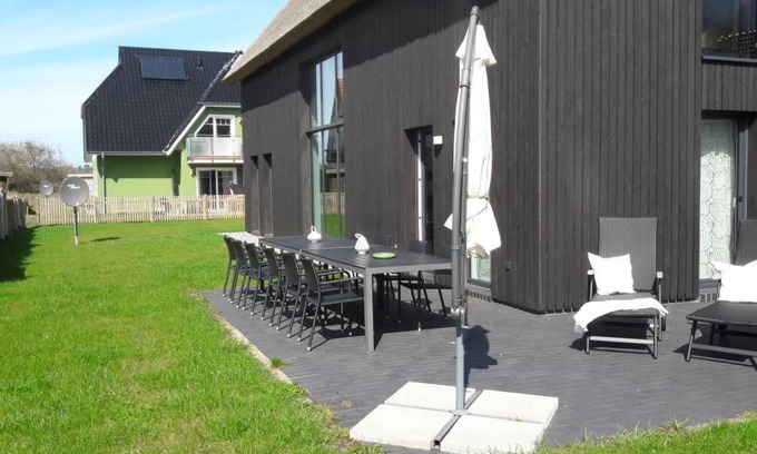 Born auf dem Darss House | Niege Schueuen - terrace, garden, dogs allowed, barbecue, sun loungers, sauna, fireplace, table football, WLAN