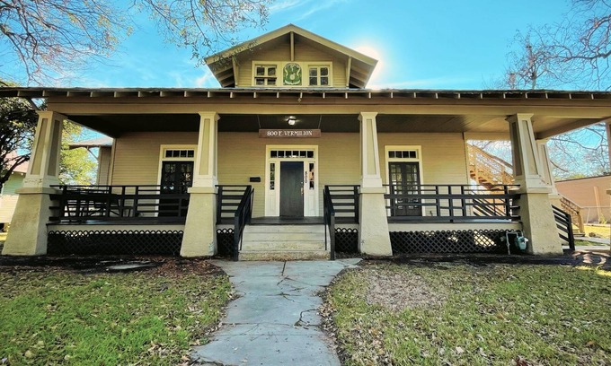 Freetown - Port Rico House | Night at the Museum-Historic home with front porch near Downtown sleeps 8