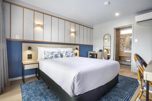 Queens Beach Hotel | Nightcap at Queens Beach Hotel