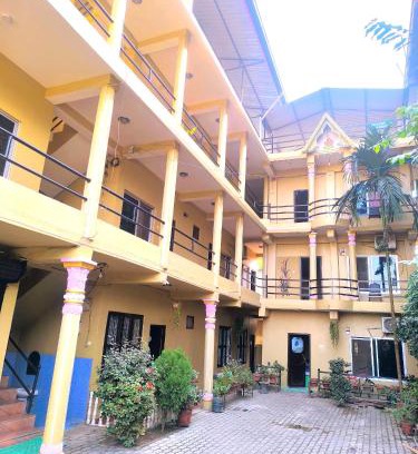 Sauraha Bed & Breakfast | Nikunj Safari Guest House Sauraha- A place where you can book jungle wildlife Safari