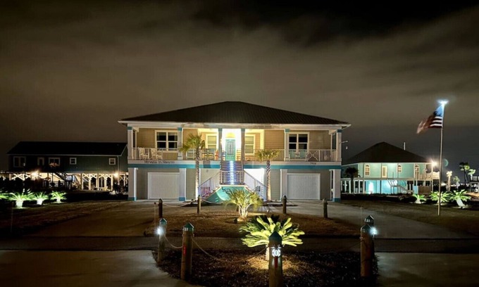 Navarre Beach House | Nirvana in Navarre: Gorgeous Beach Home Walking Distance to Beach Access! Sleeps 11! Elevator!