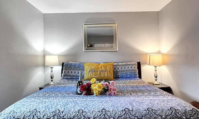 Table Rock Condo | NO STEPS Close to strip, marina, quiet & secluded