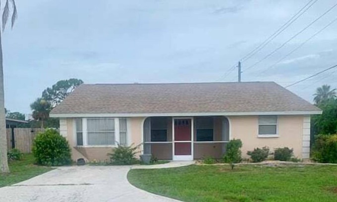 Englewood House | NO STORM DAMAGE! 201 Langsner Beach Hoppers dream