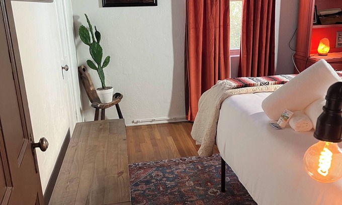 Nob Hill House | Nob Hill’s Casa Flamingo: King & Queen beds, Safe, Prime Location, Large Yard.