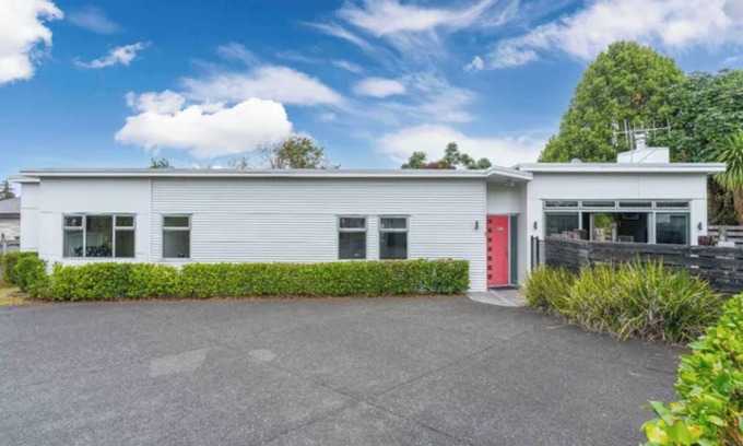 Taupo House | Noble Retreat – Taupō Holiday House