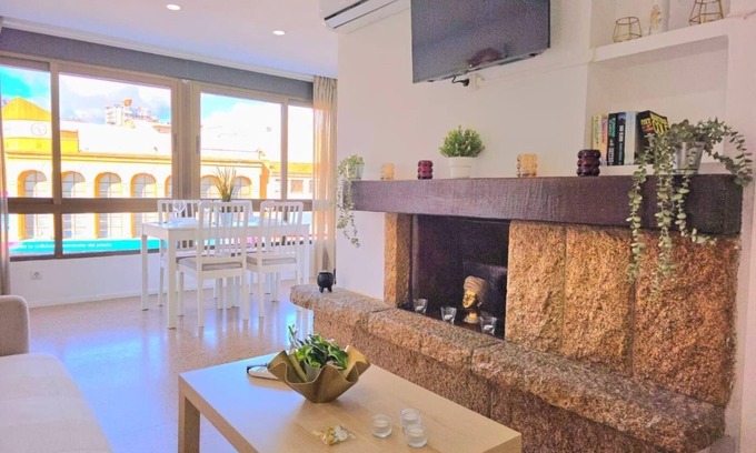 Torremolinos City Centre Apartment | Nogalera Rainbow, 2-bedroom apartment with Pool and parking.