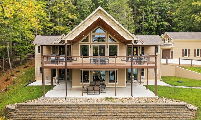 Jacksboro House | Norris Lakefront Retreat! King Suites, Large private dock, Firepit, Great Views