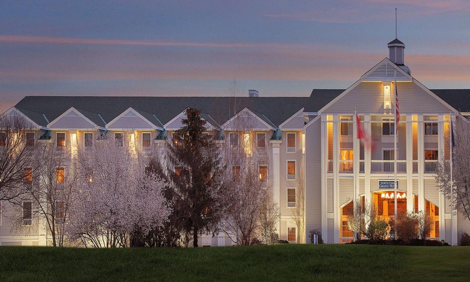 North Conway Hotel | North Conway Grand Hotel - Two Queens with Sleeper Sofa
