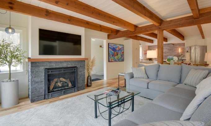 North Conway House | North Conway Townhome with Private Hot Tub and Deck!