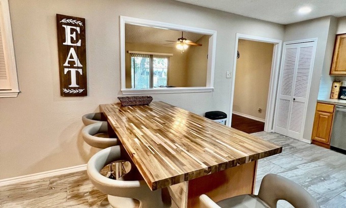 North San Antonio - SAT Cottage | Northern Hills 3BR Accessible Home Insurance & Relocation Housing Wi-Fi W/D