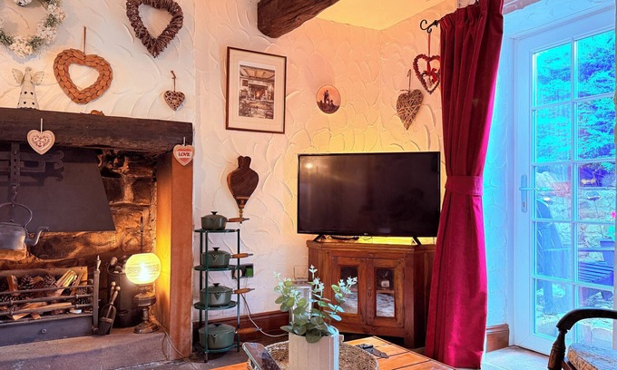 Sockbridge and Tirril Cottage | Nostalgic Cozy Cottage with openfire 5 mins to Ullswater Lake District