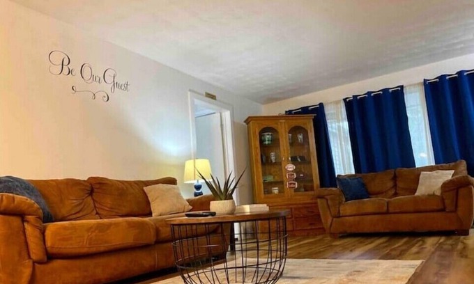 Wooded Estates House | Notre Dame vs USC Weekend: 5 BR Ranch Walk to Campus/2 Full Baths +Game Room