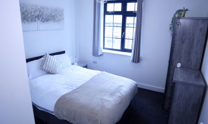Nottingham Apartment | Nottingham Brand New 1BR Apt w/Full Kitchen City