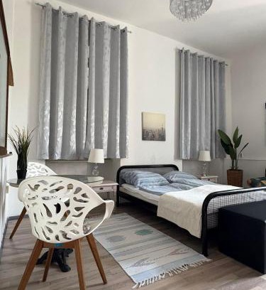 Annaberg-Buchholz Apartment | Nr 1 Gemütliches Zimmer in Zentrum mit Stadtblick WLAN EG für zwei oder Single