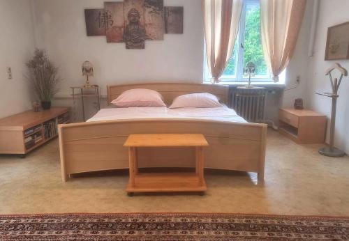 Annaberg-Buchholz House | Nr 9 Hübsche Suite mit Loggia in alte Villa mit Stadtblick und interessante Ausstattung Ohm Zimmer