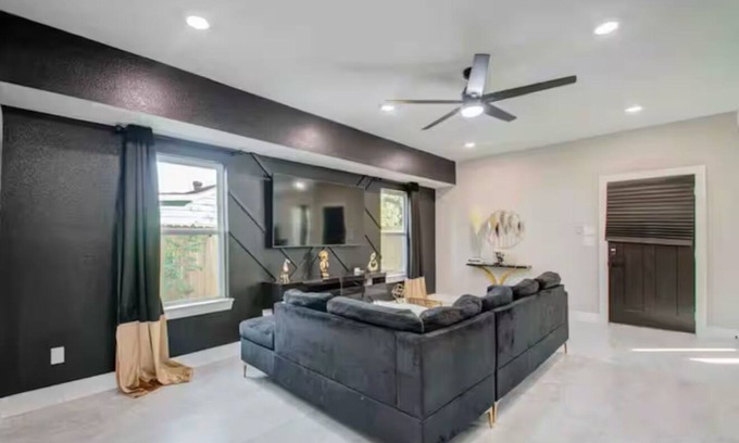 Southeast Houston House | NRG Stadium Escape
