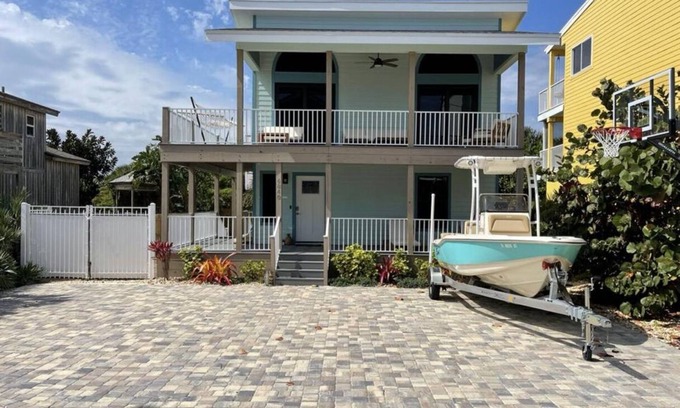 Bethune Beach House | NSB HOUSE FULLY REMODELED W/OCEAN VIEWS & TIKI HUT!
