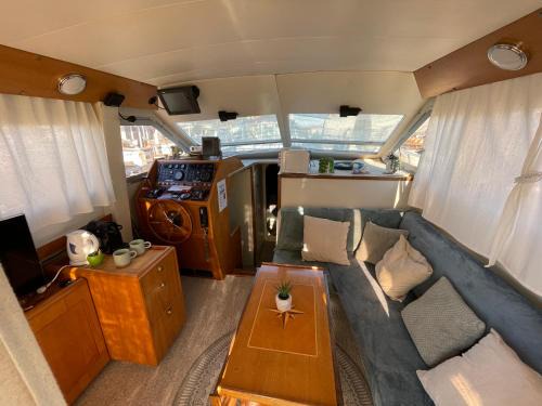 Valence Boat Rental | Nuit insolite et cocon