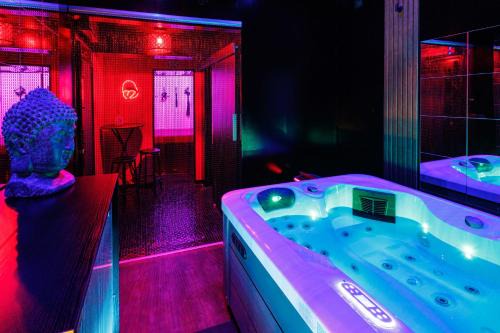 Thiers-sur-Theve Apartment | Nuit Sauvage - Love Room pour Fantasmes Réalisés