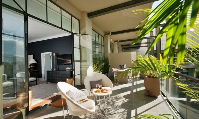 Auckland Central Business District Apartment | NY-style apt, 2 bed, large sunny terrace, rooftop pool, Auckland City
