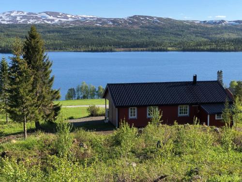 Lierne House | Nyrestaurert og koselig hytte ved Skjelbredvatnet.
