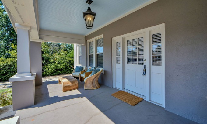 Tuscaloosa Apartment | Oak - Downstairs Only! Book for 30 days or longer!