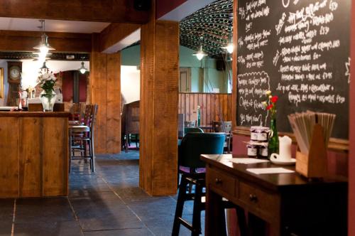 Upton Snodsbury Hotel | Oak Inn