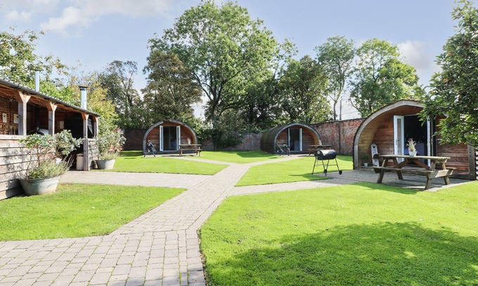 Denstone Cottage | OAK, pet friendly, character holiday cottage in Rocester