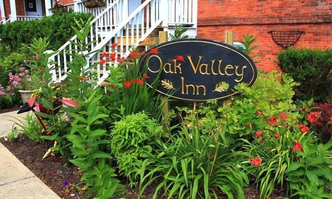 Geneseo Bed & Breakfast | Oak Valley Inn & Suites