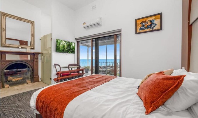 Burnie House | Oakleigh Guest House with Ocean Views - Room 8
