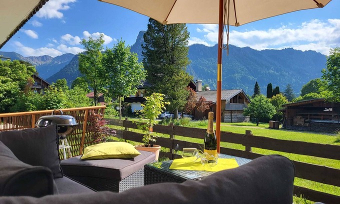 Oberammergau Apartment | Oasis of peace and well-being in Oberammergau, wonderful mountain views, terrace, garage