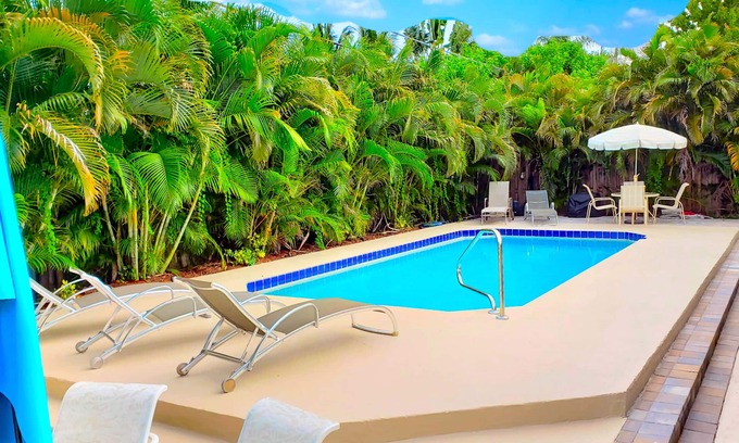 Palm Beach Gardens House | Oasis! PRIVATE Suite, HEATED Pool 5min to Beach, Mall, Stadum, PGA