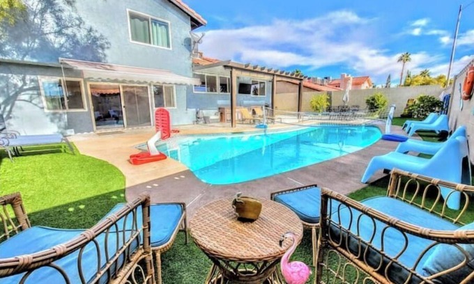 Chinatown House | Oasis w/Opt Heated Pool & Billiards- Mins to Strip