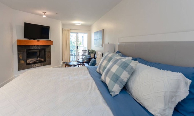 Regional District of Nanaimo Apartment | Ocean Breeze Seaside Studio Condo B