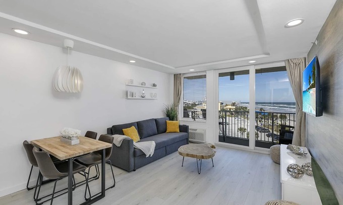 Lenox Park Condo | Ocean Front 1 Bed renovated in Daytona Beach