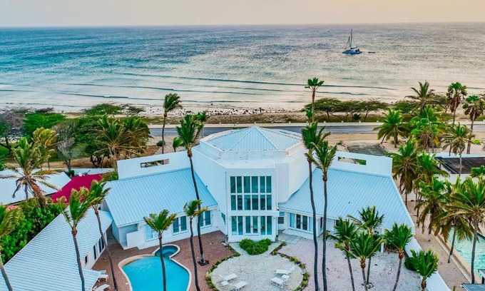 Malmok Villa | Ocean front 8-Bedroom 7-Bath Sunset views MALMOK!