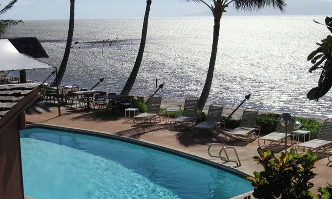Kaunakakai House | Ocean Front King: Panoramic Sea Views Meet Polynesian Elegance in Molokai
