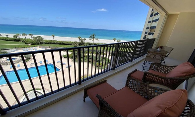 Jupiter Condo | Ocean Front Paradise