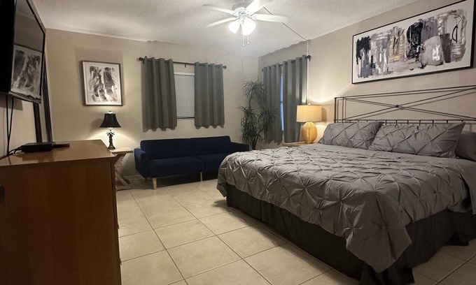 Daytona Beach Condo | Ocean Front Private Balcony Daytona Beach Shores Condo w/Pool and Beach Access