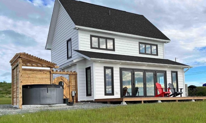 Port de Grave House | Ocean Front Saltbox 'seaforever' Whot Tub