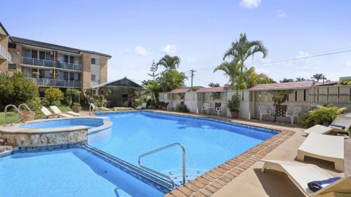 Coffs Harbour Apartment | Ocean Parade 9 - Cafes, Stroll to beach, BBQ, Pool